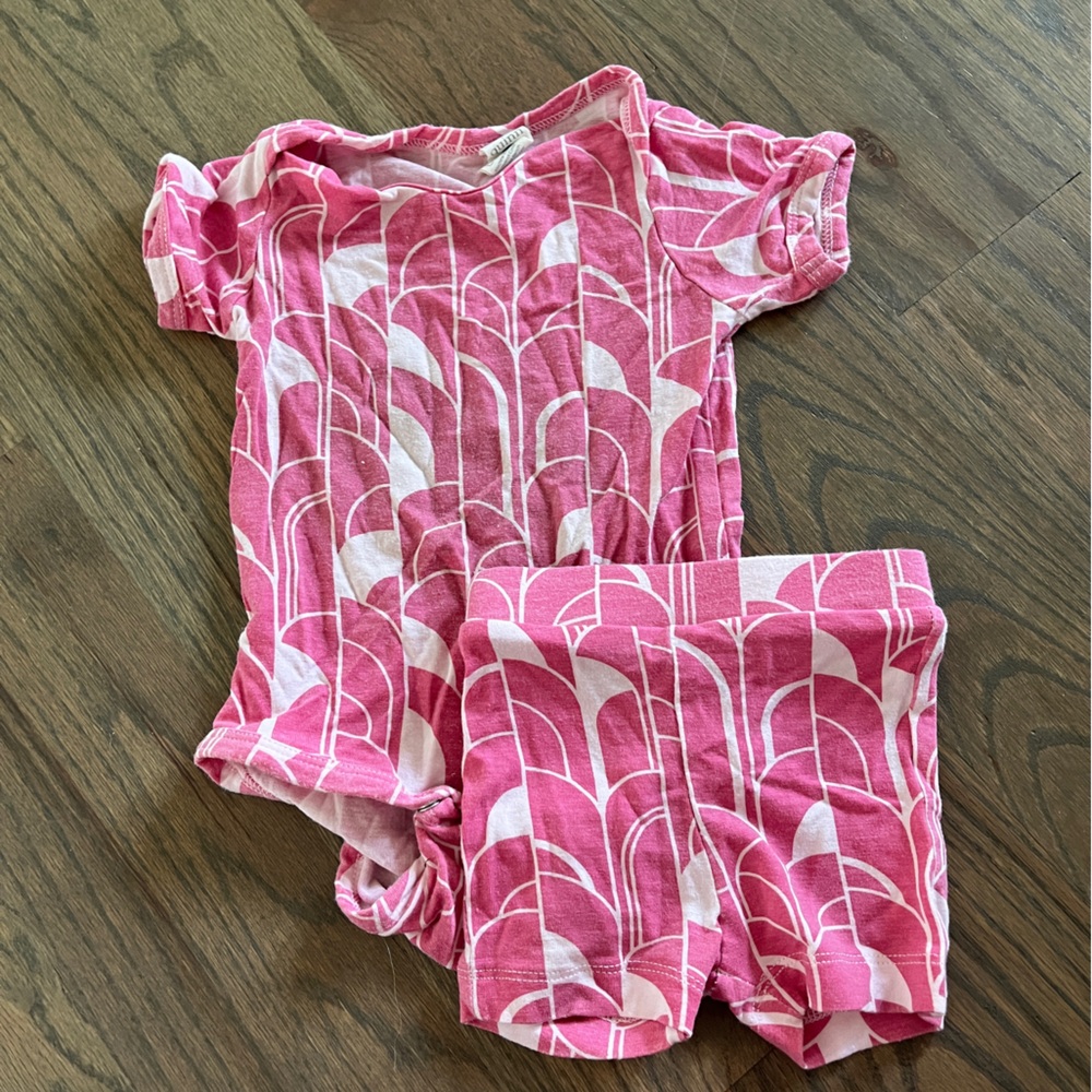 kate quinn Pink and White Geometric set - Size 3-6 Months